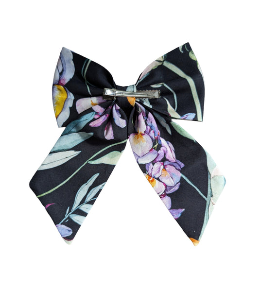 Pretty Women's Bows in Dark floral