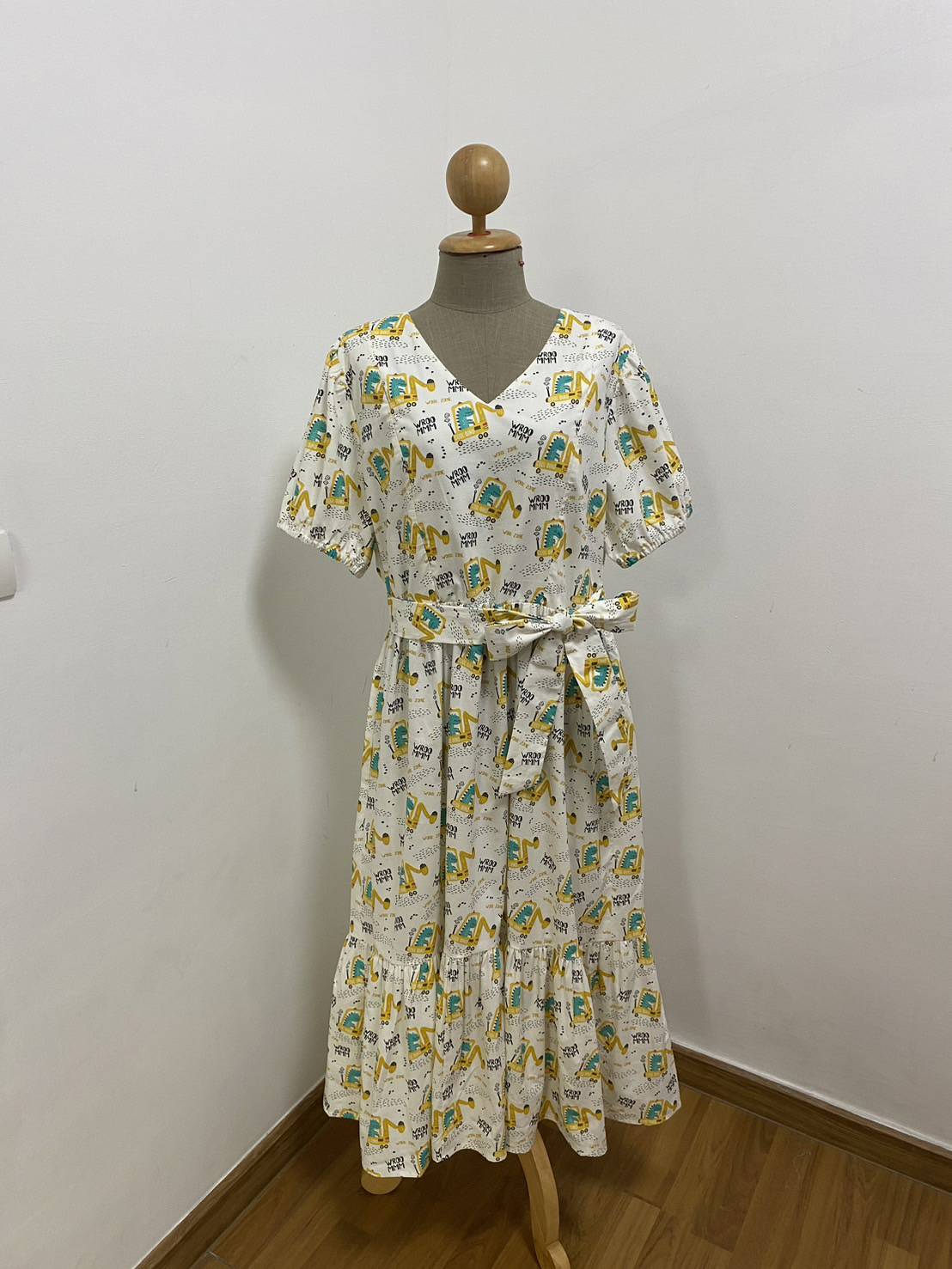 A10: Sample Charming Dress with Nursing Zippers, Relaxed Fit, Subtle Puff Sleeves, Midi length, Size L