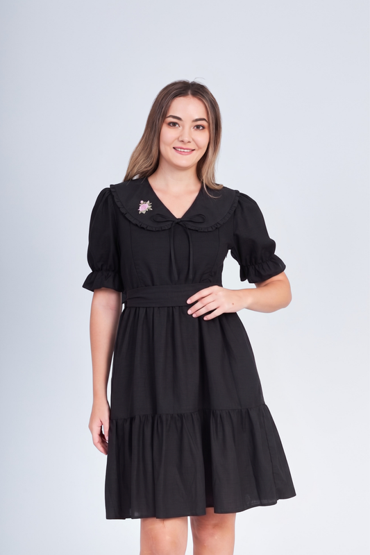 Removable Rose Embroidered Collar in Black