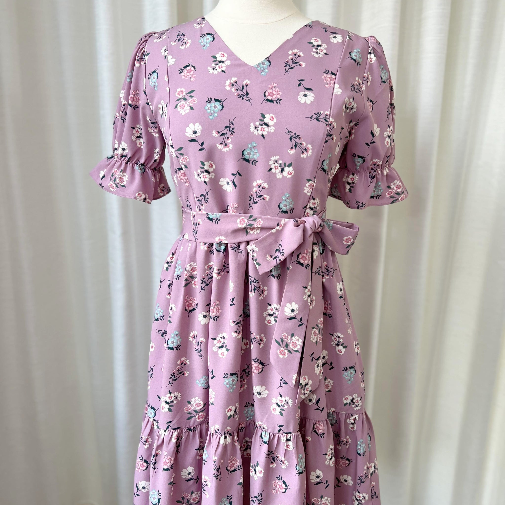 All day dress with nursing zippers in mini blooms, knee-length, relaxed fit, size L, XL