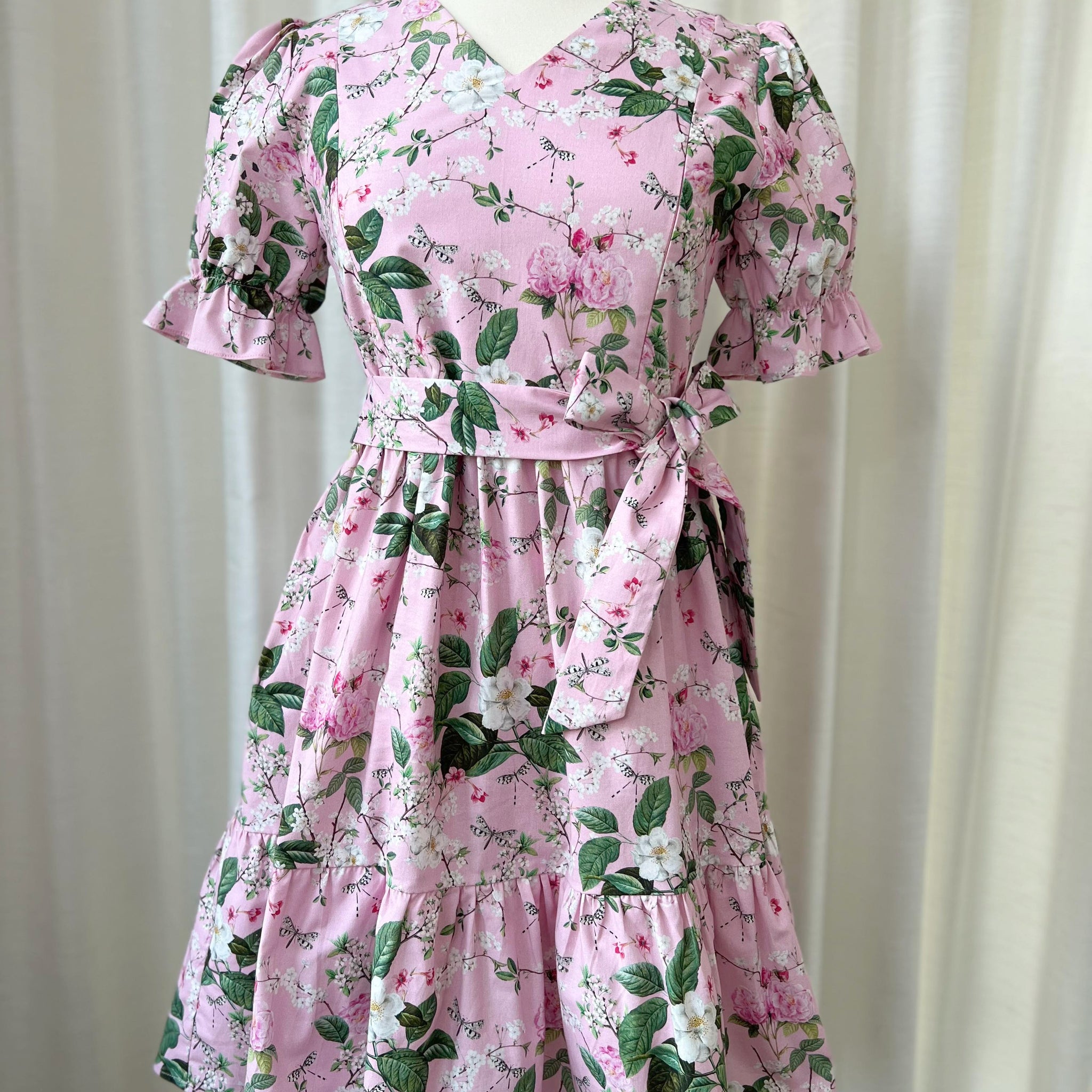 All day dress with nursing zippers in floral print, knee-length, relaxed fit, size L