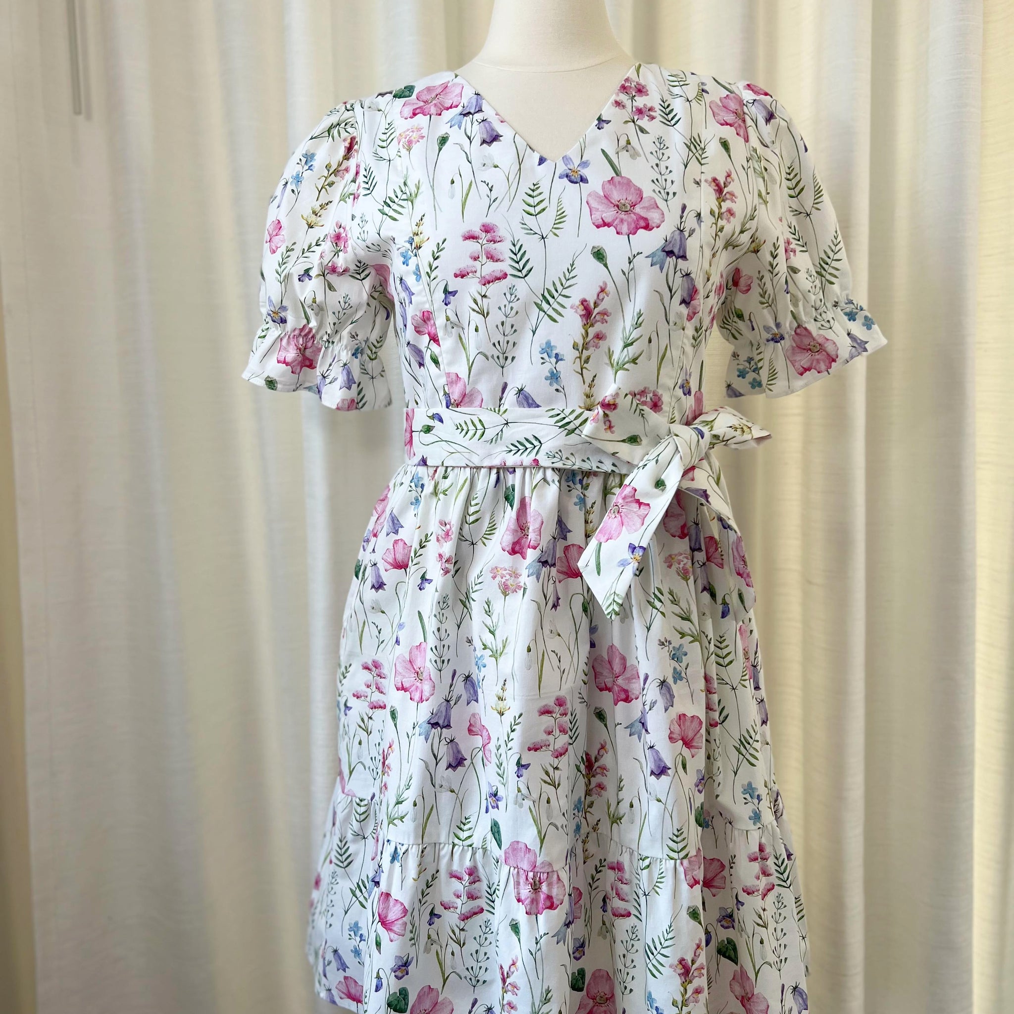 All day dress with nursing zippers in floral print, knee-length, relaxed fit, size M & XXL