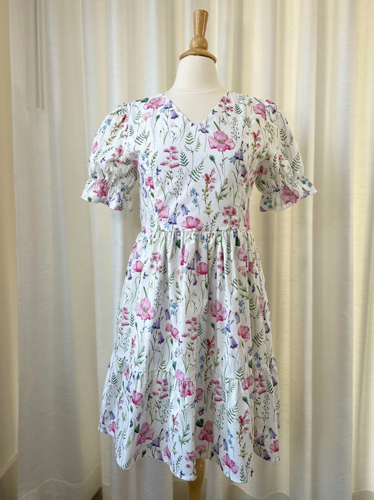 All day dress with nursing zippers in floral print, knee-length, relaxed fit, size M & XXL