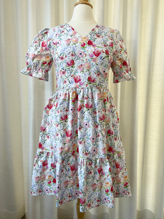 All day dress with nursing zippers in floral print, knee-length, relaxed fit, size S & L